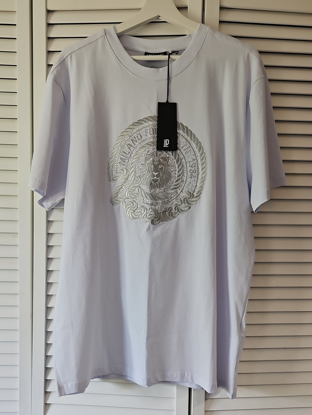 White Left Point Embroidered Lion Crest Men's T-Shirt